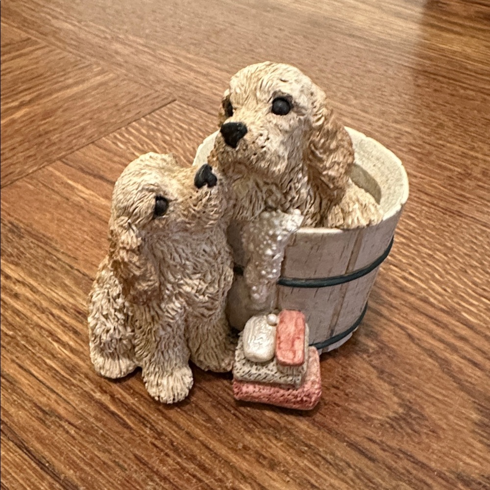 Stone Critters Blonde Cocker Spaniel Puppy Dog in Bath Cottage Core Figurine
